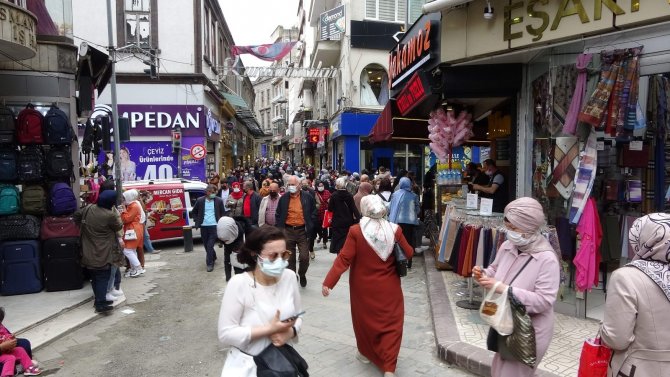 Trabzon’da Kademeli Normalleşmenin İlk Gününde Şehir Merkezinde Adım Atacak Yer Kalmadı