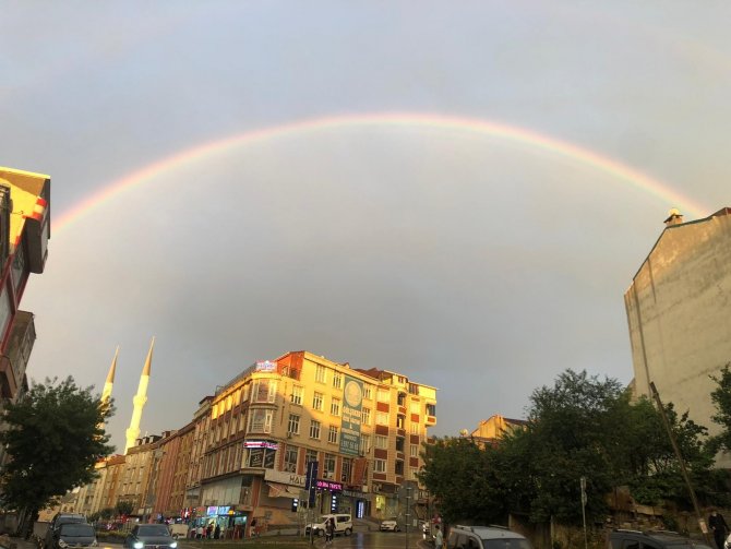 İstanbul’da Yağmur Sonrası Gökkuşağı Sürprizi
