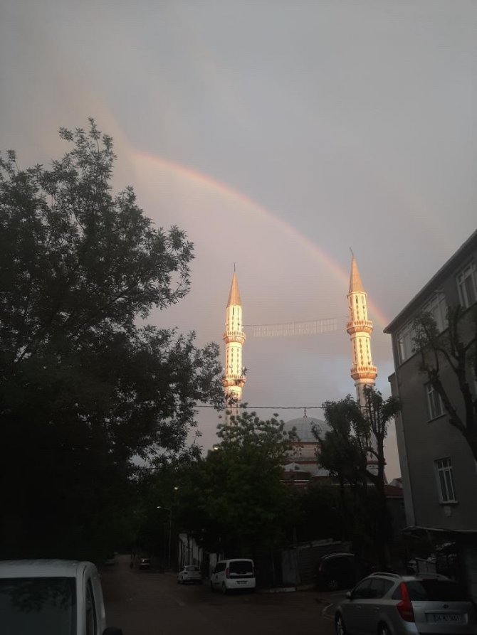 İstanbul’da Yağmur Sonrası Gökkuşağı Sürprizi