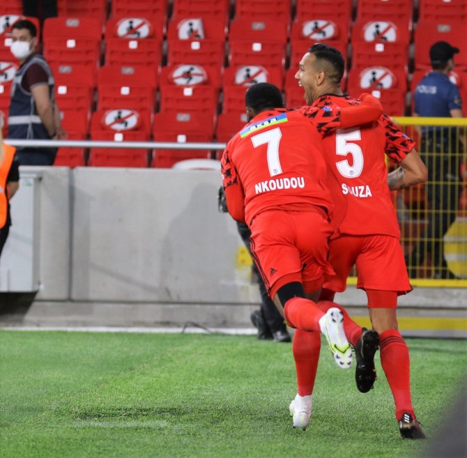 Ziraat Türkiye Kupası Finali: Antalyaspor: 0 - Beşiktaş: 2 (İlk Yarı)
