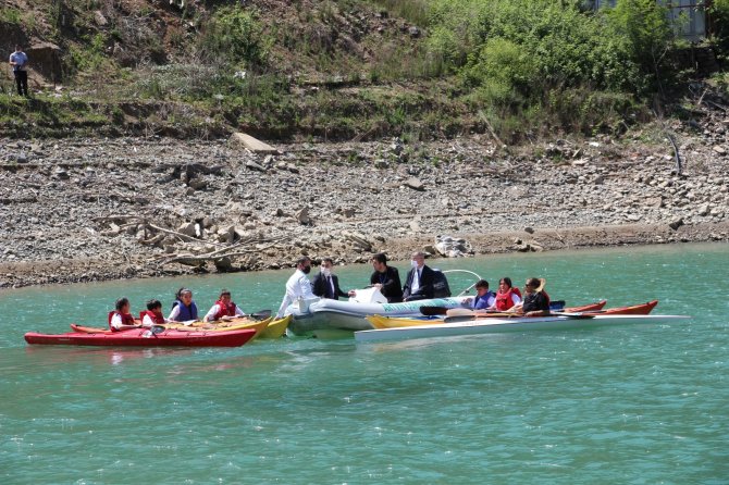 Artvin Borçka Baraj Gölü Üzerinde Kano Gösterisi