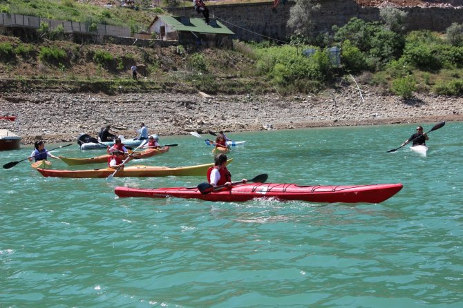 Artvin Borçka Baraj Gölü Üzerinde Kano Gösterisi
