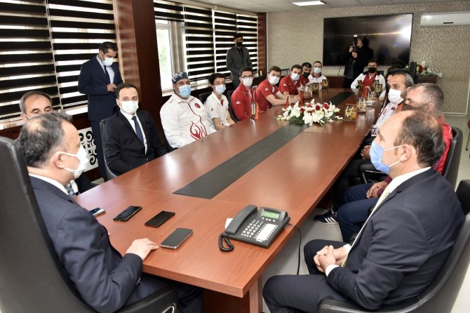 Milli Sporculardan Vali Taşbilek’e Ziyaret