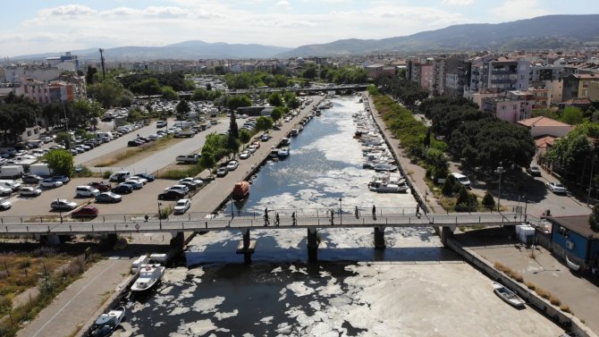 Çanakkale’yi Ortadan İkiye Bölen Sarıçay Deniz Salyasına Teslim Oldu