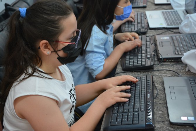 Dünya İnternet Ve Klavye Yarışması’nda Türk Milli Takımı 9 Madalya İle Şampiyon Oldu