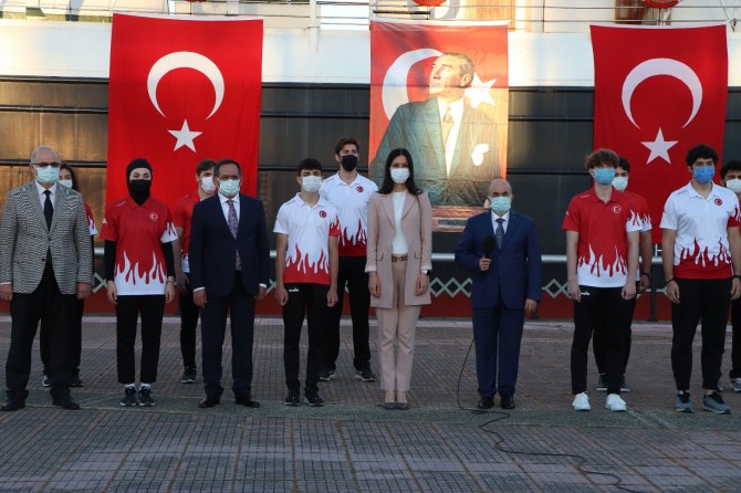 Samsun’da 19.19’da Bandırma Vapuru’nda İstiklal Marşı Okundu