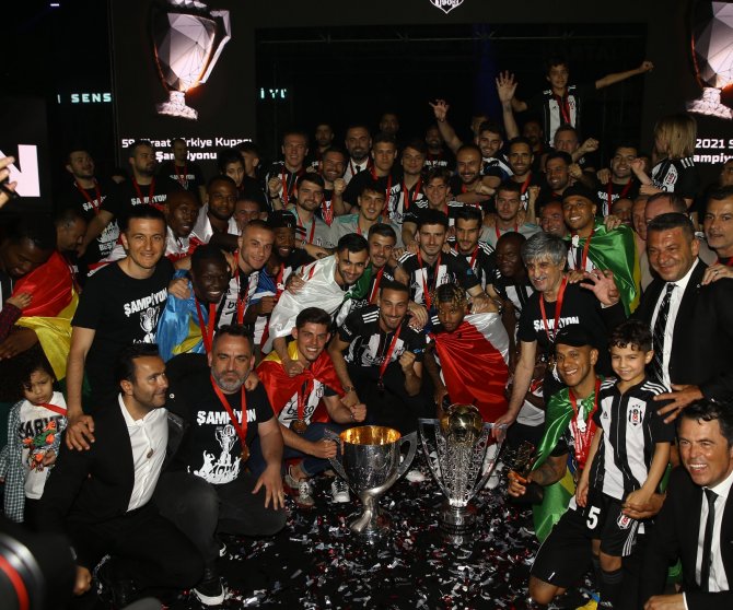 Şampiyon Beşiktaş Kupasını Aldı