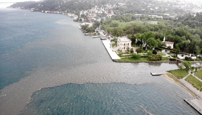 İstanbul Boğazı’nda Suyun Rengi Değişti, Çamura Bulandı
