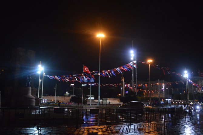 Taksim Ve İstiklal Caddesi Sessizliğe Büründü