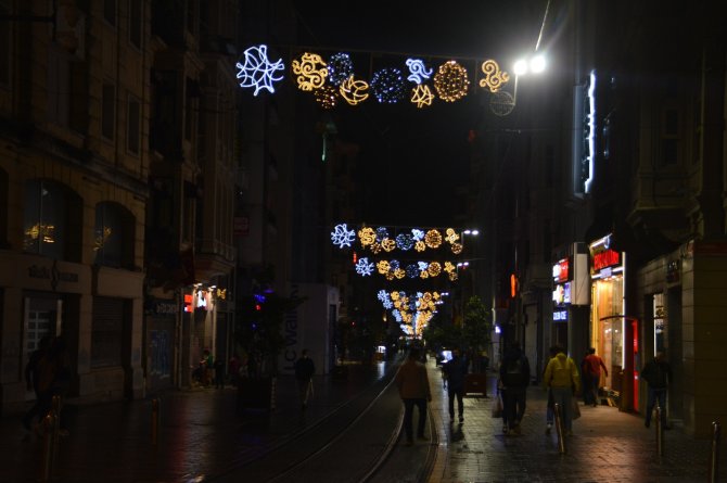 Taksim Ve İstiklal Caddesi Sessizliğe Büründü