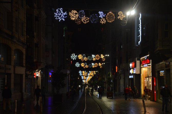Taksim Ve İstiklal Caddesi Sessizliğe Büründü