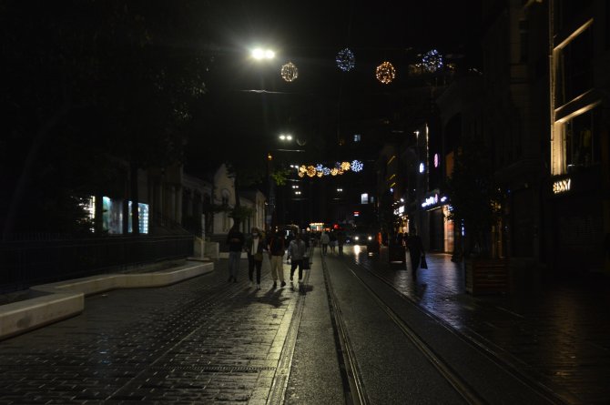 Taksim Ve İstiklal Caddesi Sessizliğe Büründü