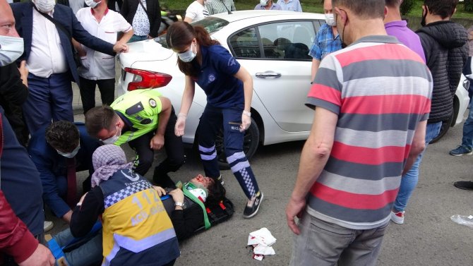 Karşıdan Karşıya Geçmek İsterken Az Kalsın Bir Otomobilin Altında Kalacaktı