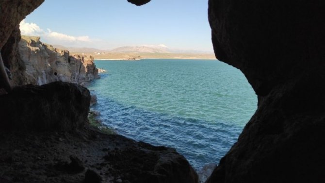 Baraj Kenarında Yeraltı Şehri