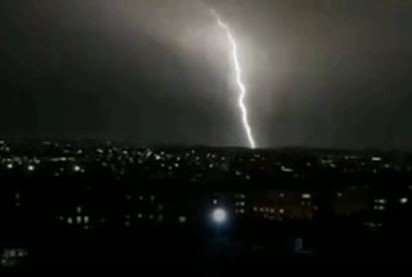 Gaziantep’te Şimşekler Geceyi Aydınlattı