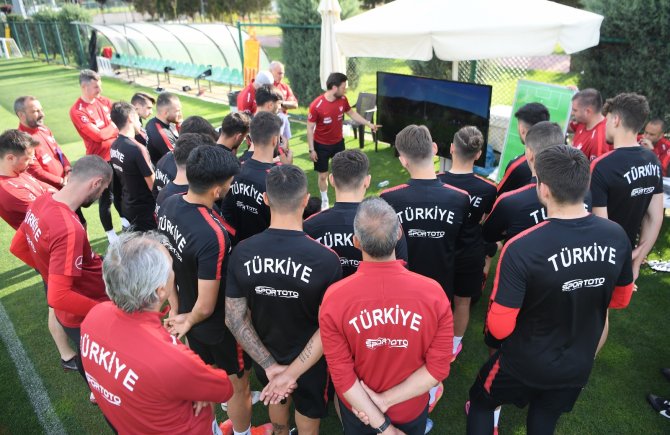 Ümit Milli Futbol Takımı Çalışmalarını Riva’da Sürdürüyor