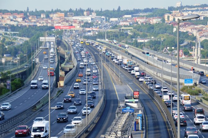Hafta Sonu Kısıtlaması Sona Erdi, Trafik Çilesi Başladı