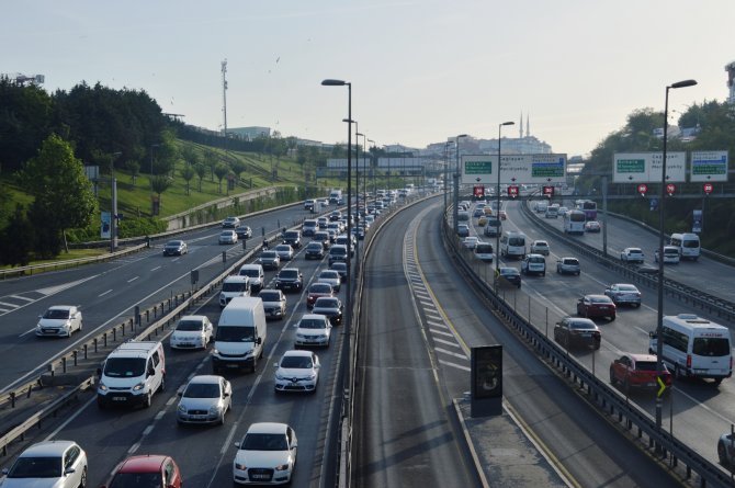 Hafta Sonu Kısıtlaması Sona Erdi, Trafik Çilesi Başladı
