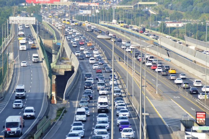 Hafta Sonu Kısıtlaması Sona Erdi, Trafik Çilesi Başladı