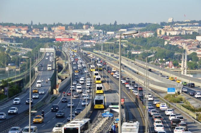 Hafta Sonu Kısıtlaması Sona Erdi, Trafik Çilesi Başladı