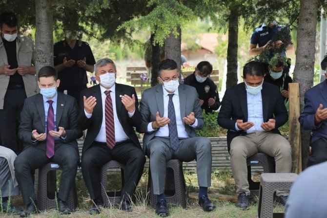Şehit Babası Toprağa Verildi
