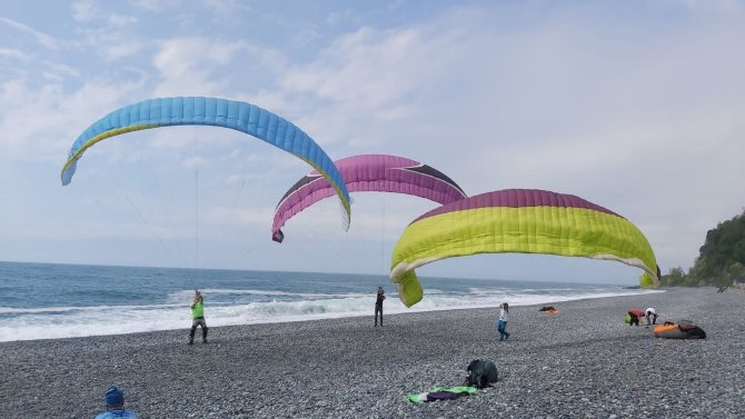 Çay Tarlalarından Yamaç Paraşütleriyle Heyecanlı Atlayış