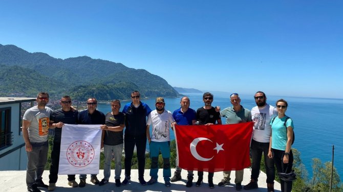 Çay Tarlalarından Yamaç Paraşütleriyle Heyecanlı Atlayış