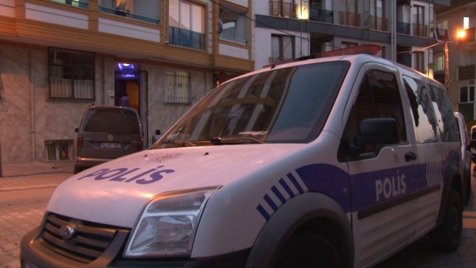 Esenyurt’ta İntihar Girişimi: Silahla Karnına Ateş Eden Kadın Hastaneye Kaldırıldı