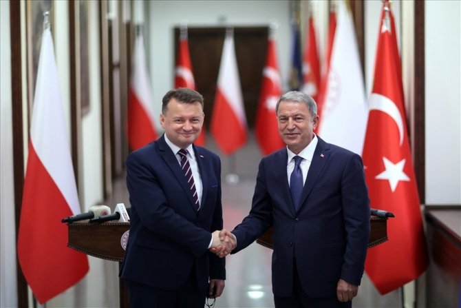 Milli Savunma Bakanı Akar, Polonyalı Mevkiidaşı Blaszczak İle Bir Araya Geldi