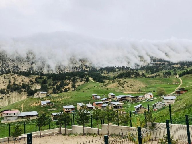 Artvin’in Yayalarında Oluşan Sis Bulutları Görsel Şölen Sunuyor