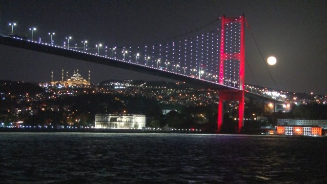 "Süper Çiçek Kanlı Ay" Tutulması Böyle Görüntülendi