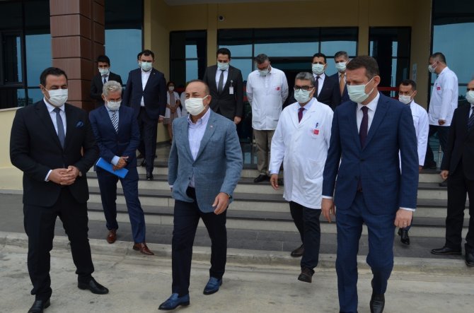 Bakan Çavuşoğlu, Antalya’da Hastane Yönetimini Ziyaret Edip Brifing Aldı