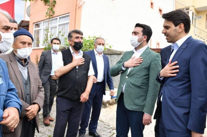 Ytb Başkanı Eren, Solingen Faciasında Hayatlarını Kaybeden Genç Ailesi Üyelerini Mezarı Başında Andı