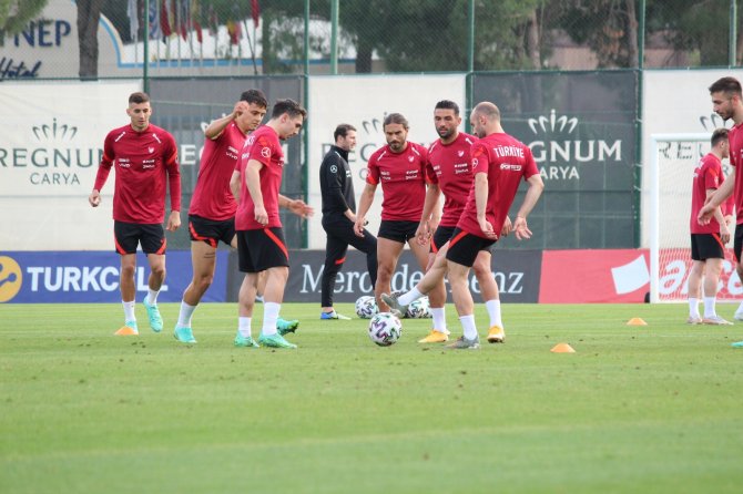 A Milli Futbol Takımı Çalışmalarını Sürdürüyor
