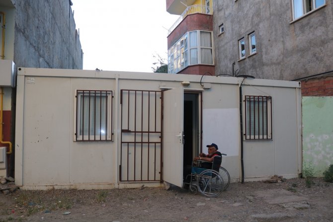 Konteynerde Tek Başına Yaşayan Engelli Vatandaşın Akülü Sandalye Talebi