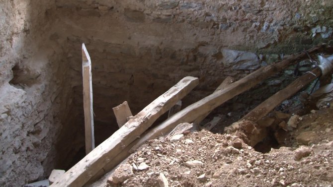 Üsküdar’da Defineciler Tarihi Köşkü Talan Etti