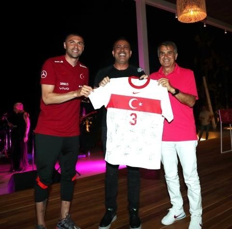 Milliler’e Haluk Levent Sürpirizi