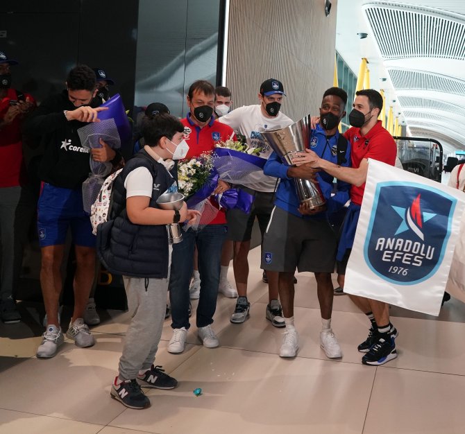 Şampiyon Anadolu Efes, Türkiye’ye Geldi