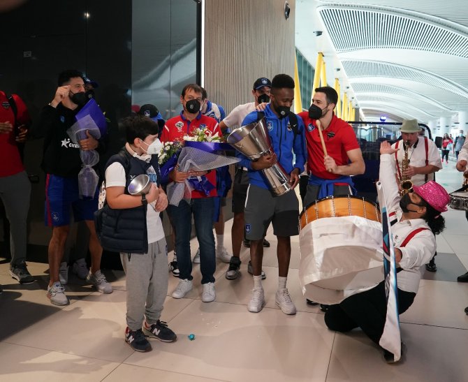 Şampiyon Anadolu Efes, Türkiye’ye Geldi