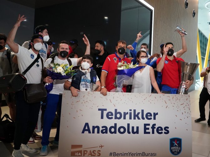 Şampiyon Anadolu Efes, Türkiye’ye Geldi
