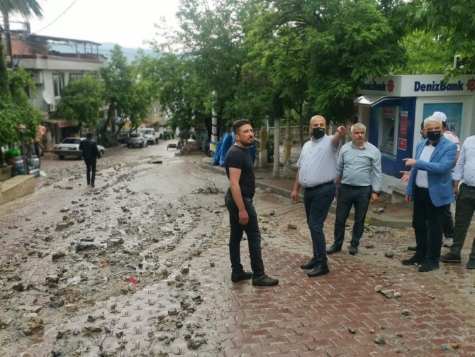 Manisa’da Sel Felaketi: 17 Ev Hasar Gördü