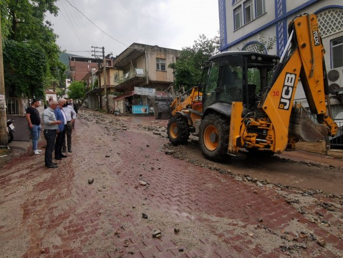 Manisa’da Sel Felaketi: 17 Ev Hasar Gördü