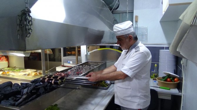 Açılma Müjdesini Alan Kafe Ve Lokanta İşletmecileri Sabahı Beklemeden Hazırlıklara Başladı