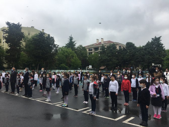İ̇lkokullar Ve Anaokullarında Yüz Yüze Eğitim Başladı