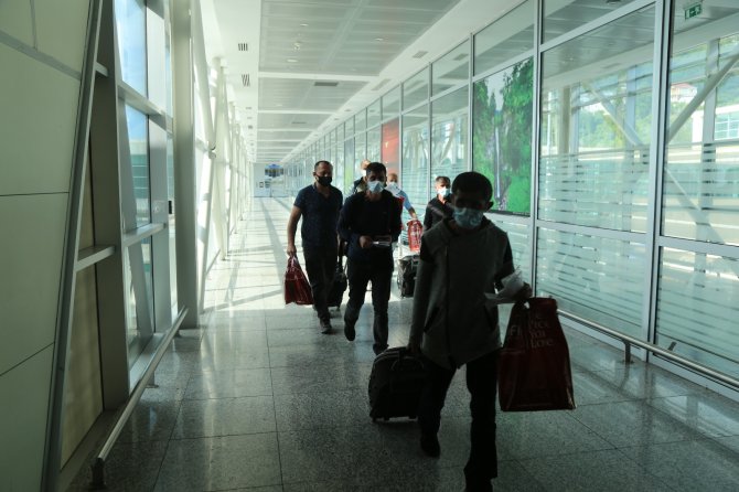 Sarp Sınır Kapısı Yaya Geçişlerine Açıldı Ancak Beklenen Yoğunluk Gerçekleşmedi
