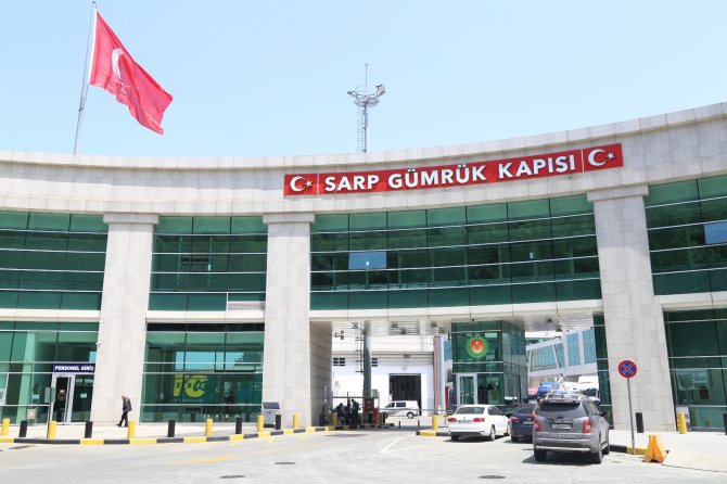 Sarp Sınır Kapısı Yaya Geçişlerine Açıldı Ancak Beklenen Yoğunluk Gerçekleşmedi