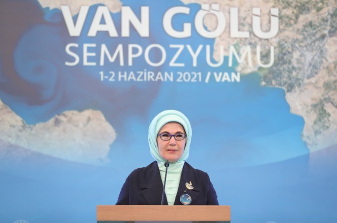 Emine Erdoğan: “Van Gölü, Ülkemizin Gerdanında Safir Bir Kolye Gibi Parlıyor”