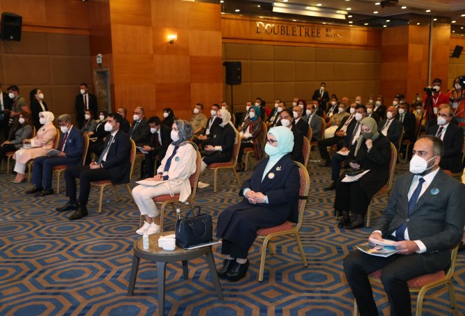 Emine Erdoğan: “Van Gölü, Ülkemizin Gerdanında Safir Bir Kolye Gibi Parlıyor”