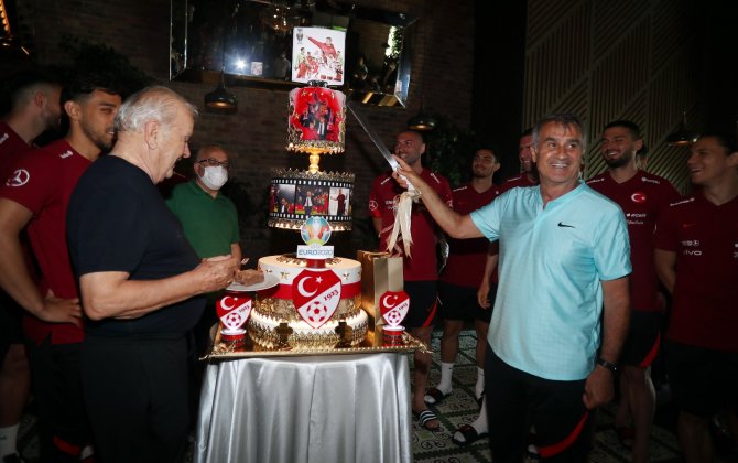 Şenol Güneş’in Doğum Günü Kutlandı