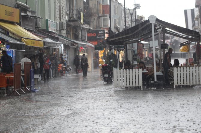 Edirne’de Sağanak Yağış Etkili Oldu
